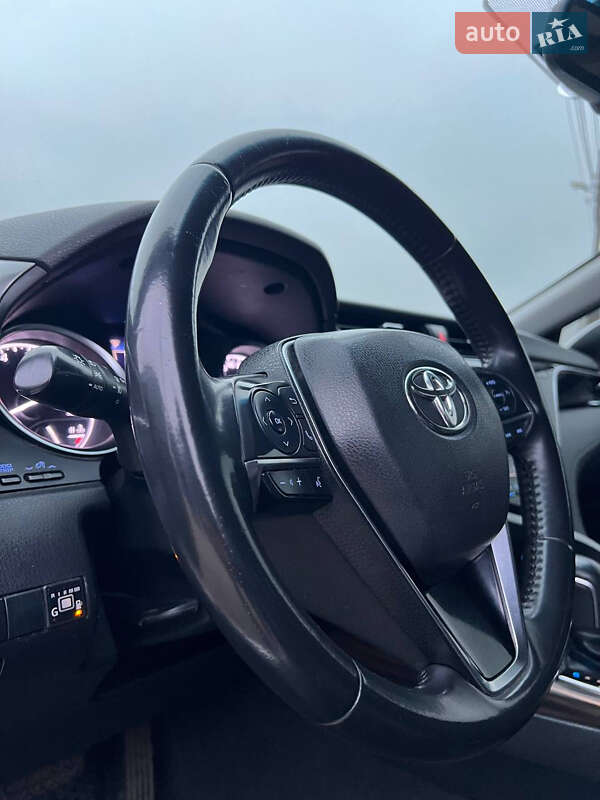 Седан Toyota Camry 2018 в Павлограде