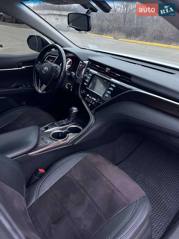 Седан Toyota Camry 2018 в Павлограде