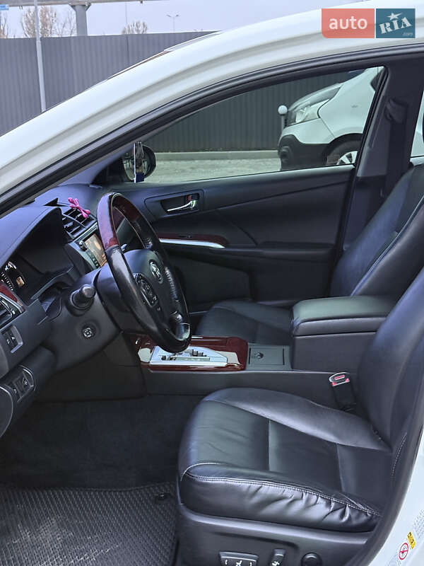 Седан Toyota Camry 2012 в Дніпрі