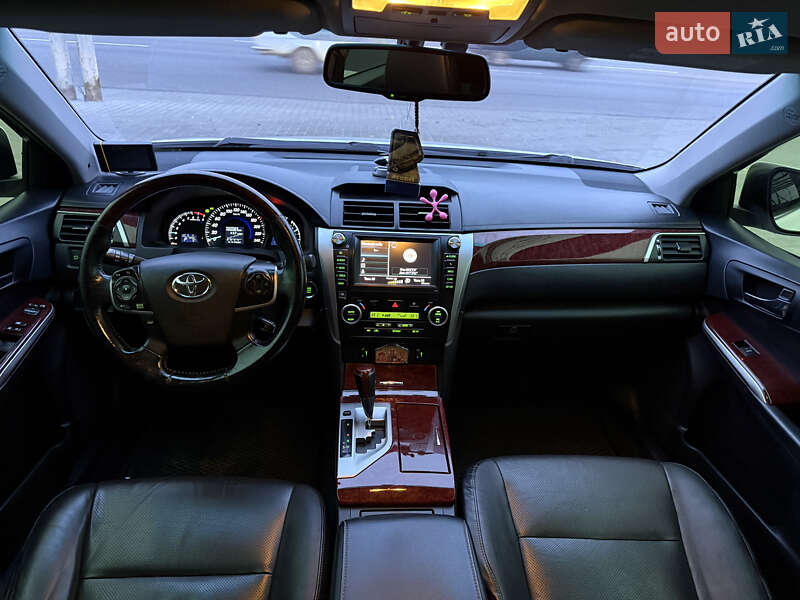 Седан Toyota Camry 2012 в Дніпрі