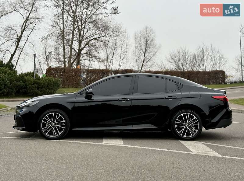 Седан Toyota Camry 2024 в Києві