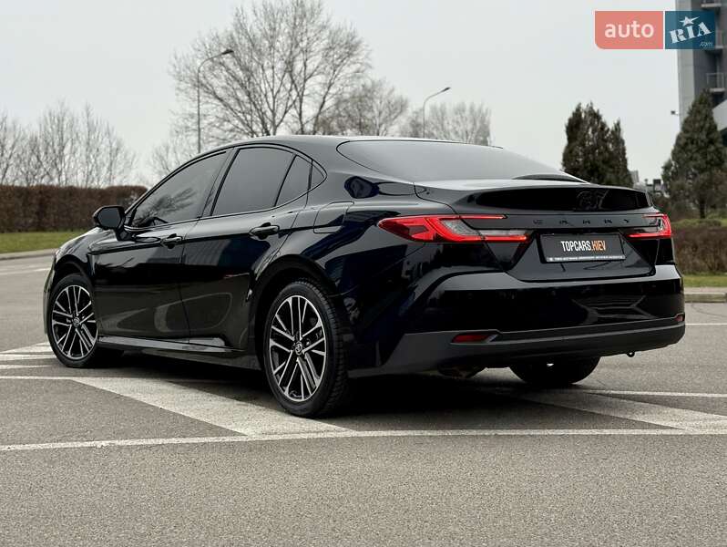 Седан Toyota Camry 2024 в Києві