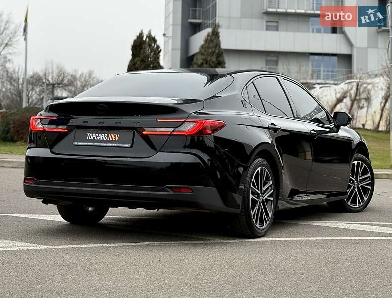 Седан Toyota Camry 2024 в Києві
