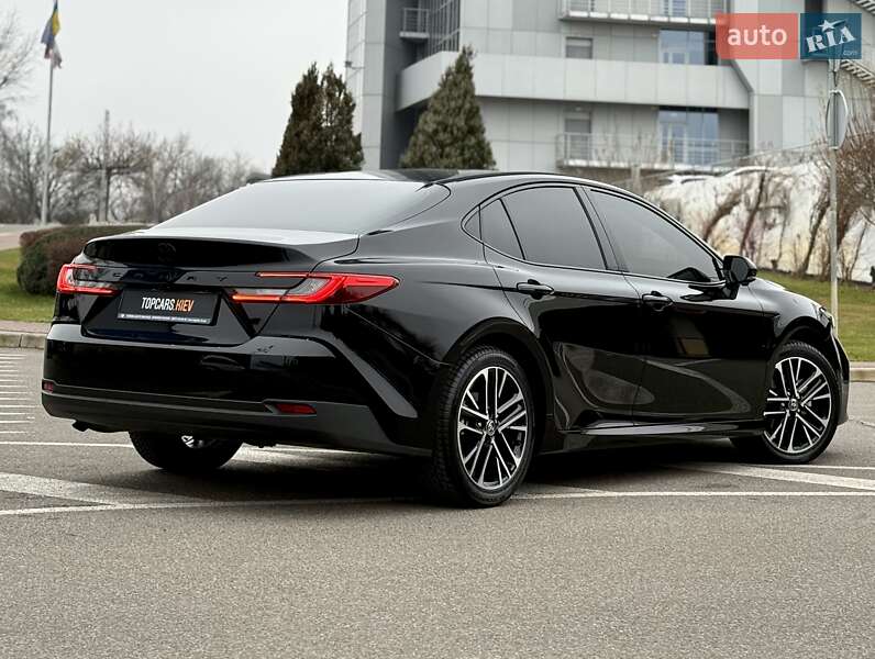 Седан Toyota Camry 2024 в Києві