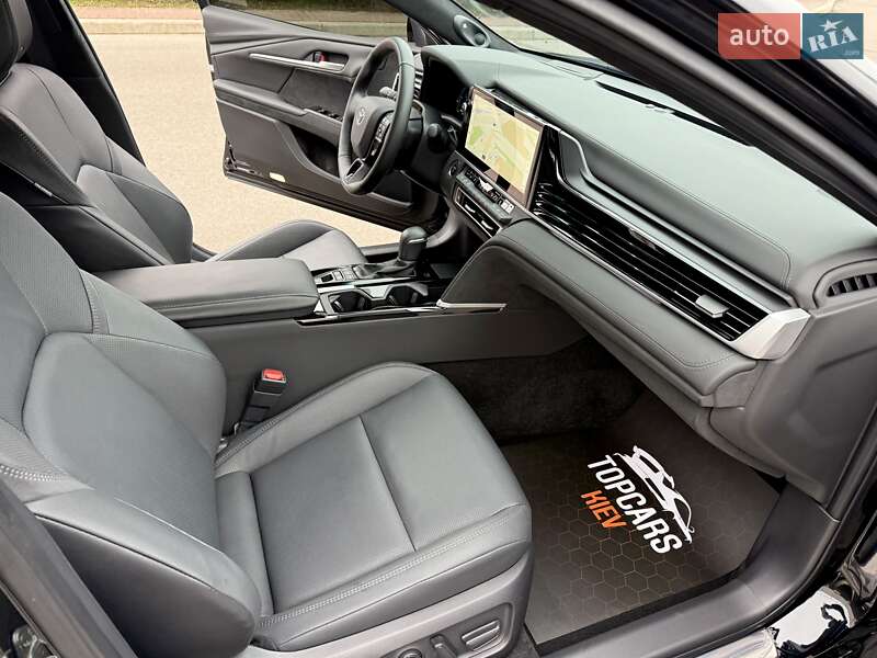 Седан Toyota Camry 2024 в Києві