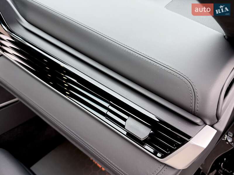 Седан Toyota Camry 2024 в Києві