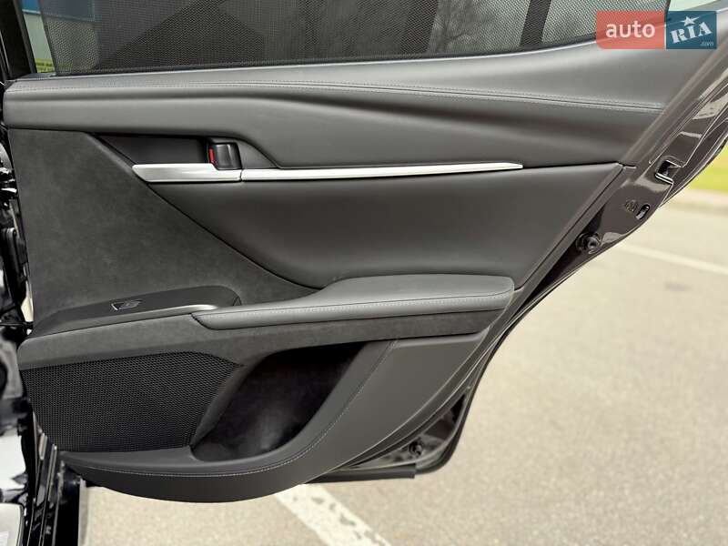 Седан Toyota Camry 2024 в Києві