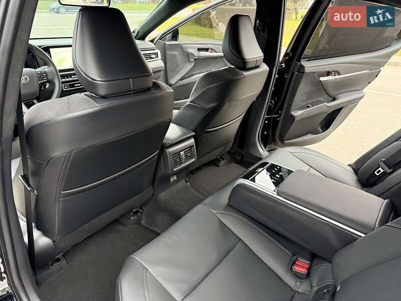 Седан Toyota Camry 2024 в Києві