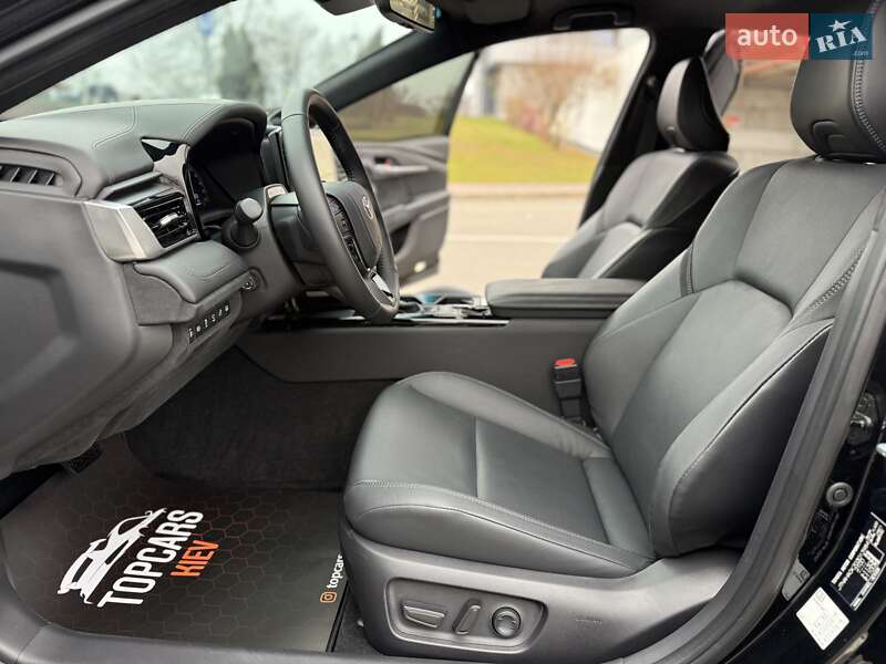 Седан Toyota Camry 2024 в Києві