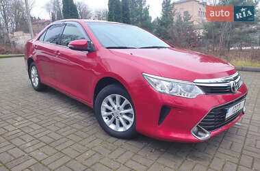 Седан Toyota Camry 2016 в Прилуках