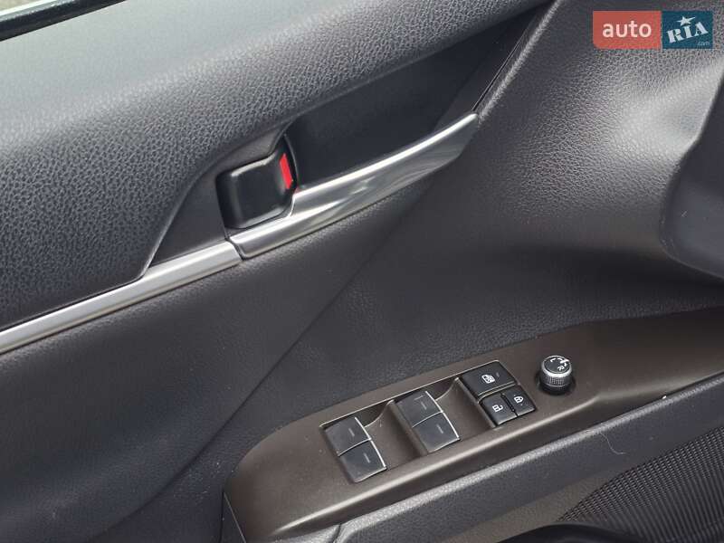 Седан Toyota Camry 2022 в Тернополі