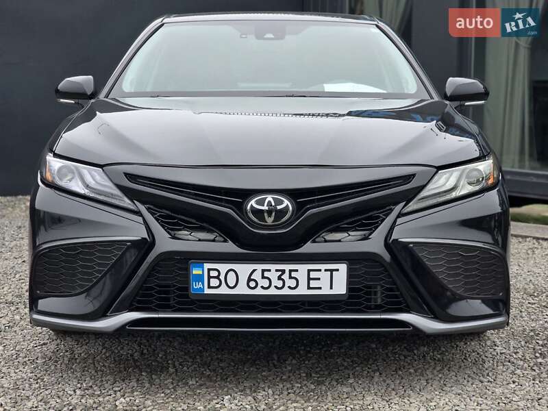 Седан Toyota Camry 2022 в Тернополі