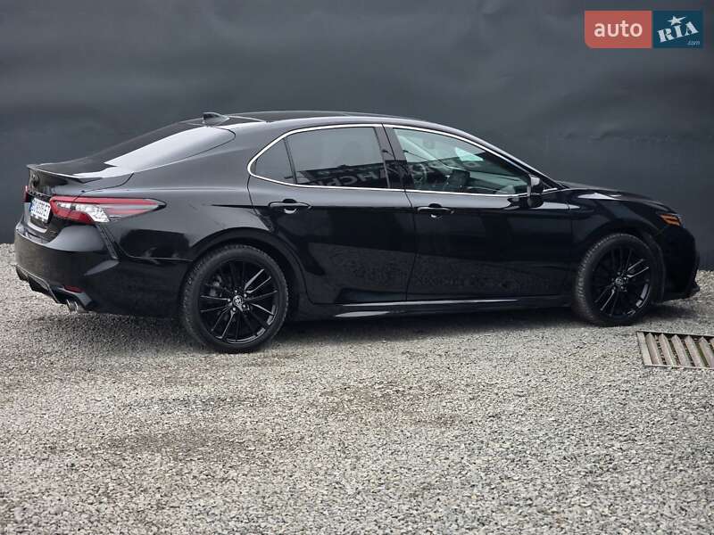 Седан Toyota Camry 2022 в Тернополі