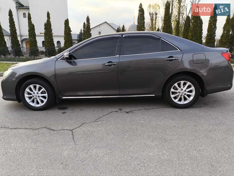 Седан Toyota Camry 2014 в Харкові
