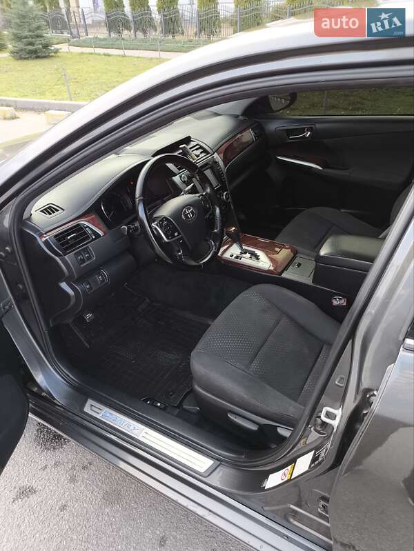 Седан Toyota Camry 2014 в Харкові