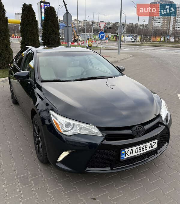 Седан Toyota Camry 2016 в Києві