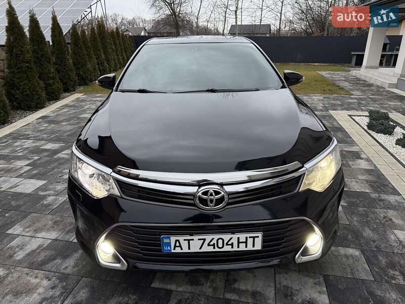 Седан Toyota Camry 2017 в Ивано-Франковске
