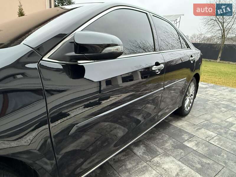 Седан Toyota Camry 2017 в Ивано-Франковске