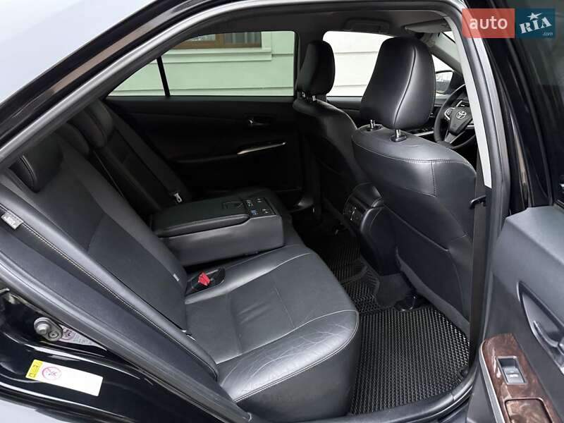 Седан Toyota Camry 2017 в Ивано-Франковске