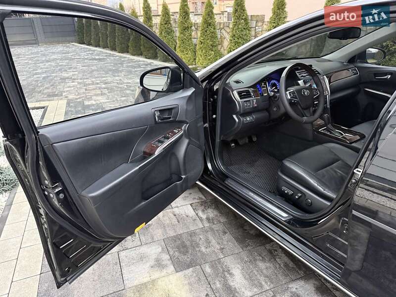 Седан Toyota Camry 2017 в Ивано-Франковске