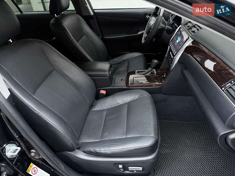 Седан Toyota Camry 2017 в Ивано-Франковске