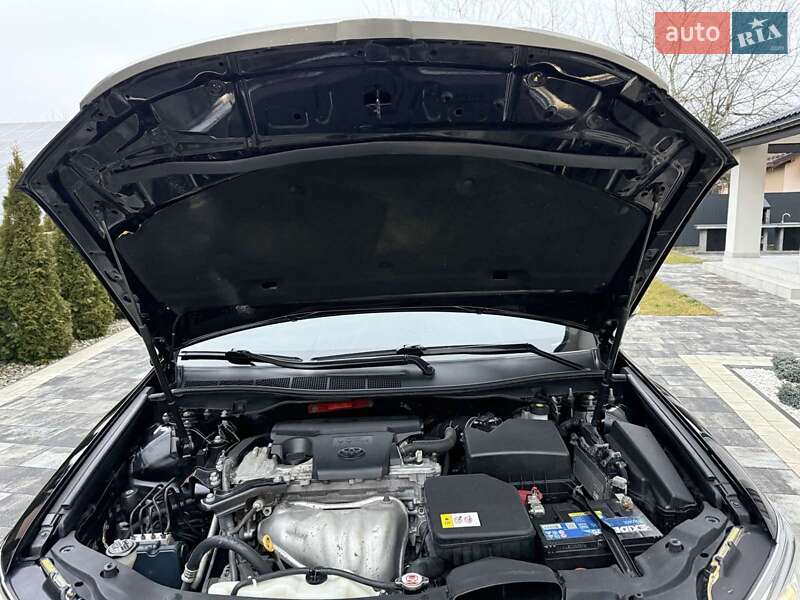 Седан Toyota Camry 2017 в Ивано-Франковске