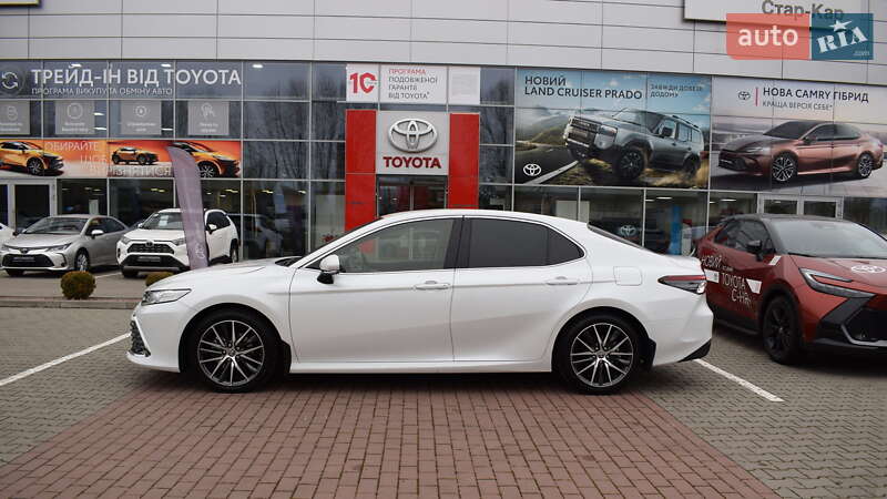 Седан Toyota Camry 2023 в Житомирі