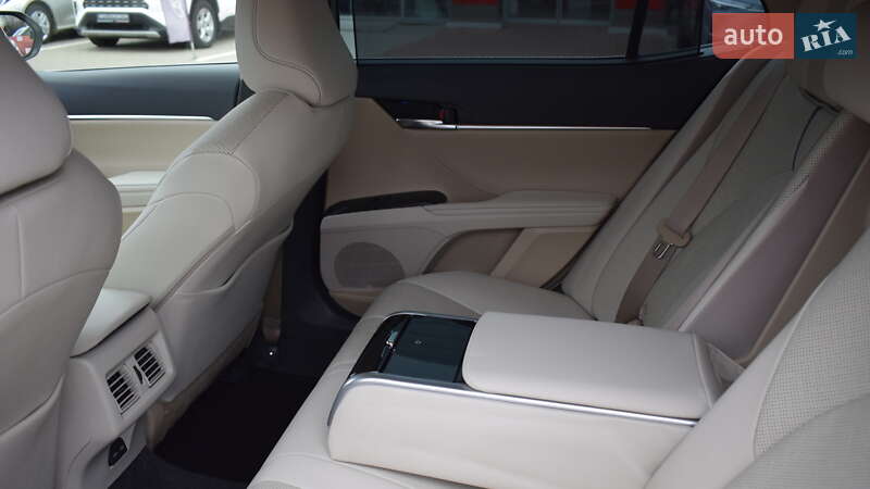 Седан Toyota Camry 2023 в Житомирі