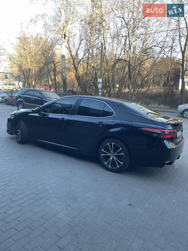 Седан Toyota Camry 2017 в Києві