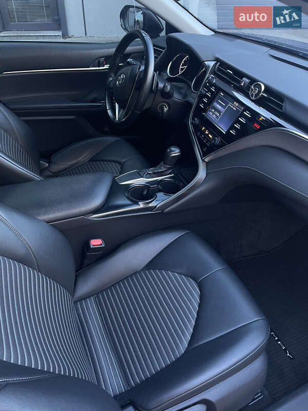 Седан Toyota Camry 2017 в Києві