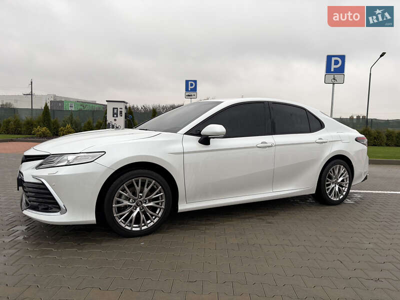 Седан Toyota Camry 2023 в Виннице фото 5 Седан Toyota Camry 2023 в Виннице