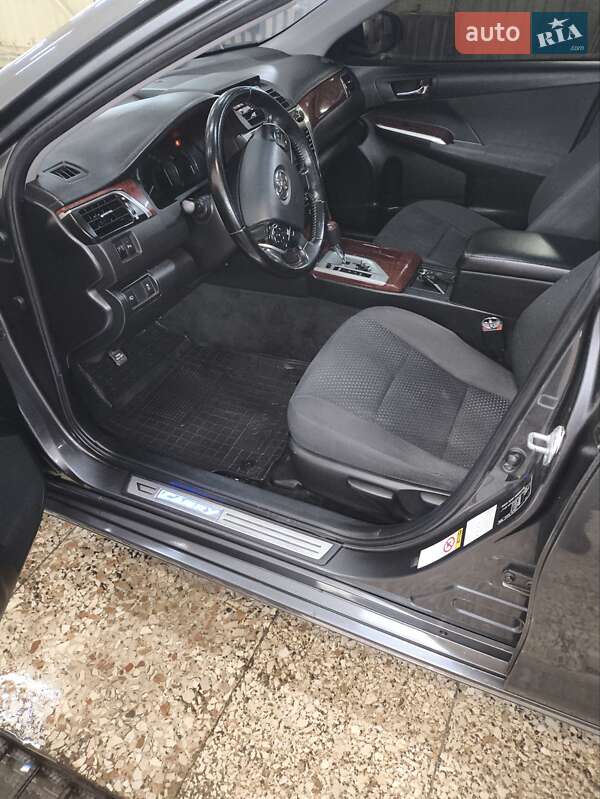 Седан Toyota Camry 2014 в Харкові