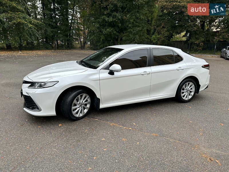 Седан Toyota Camry 2021 в Києві