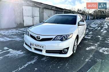 Седан Toyota Camry 2014 в Каменском