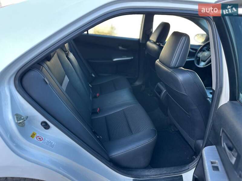 Седан Toyota Camry 2014 в Кам'янському