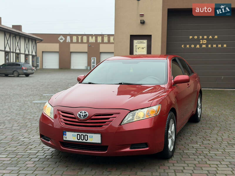 Седан Toyota Camry 2008 в Рівному