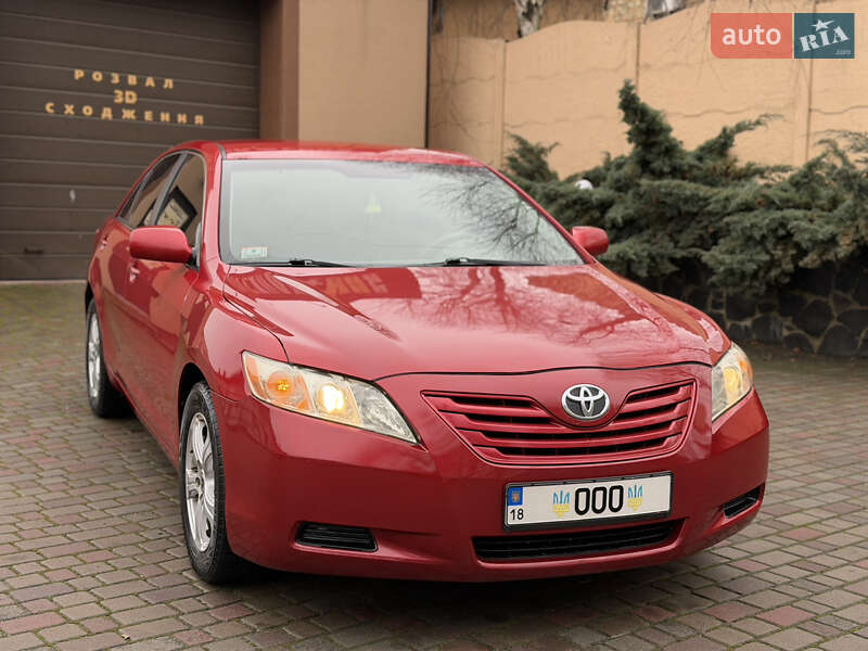 Седан Toyota Camry 2008 в Рівному