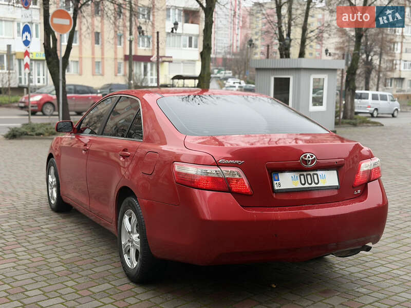 Седан Toyota Camry 2008 в Рівному