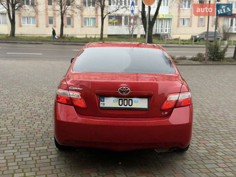 Седан Toyota Camry 2008 в Рівному