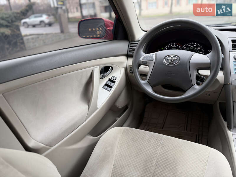 Седан Toyota Camry 2008 в Рівному