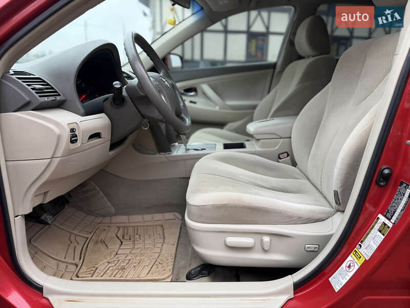 Седан Toyota Camry 2008 в Рівному