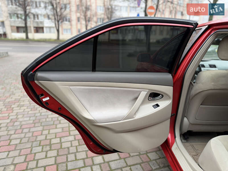 Седан Toyota Camry 2008 в Рівному