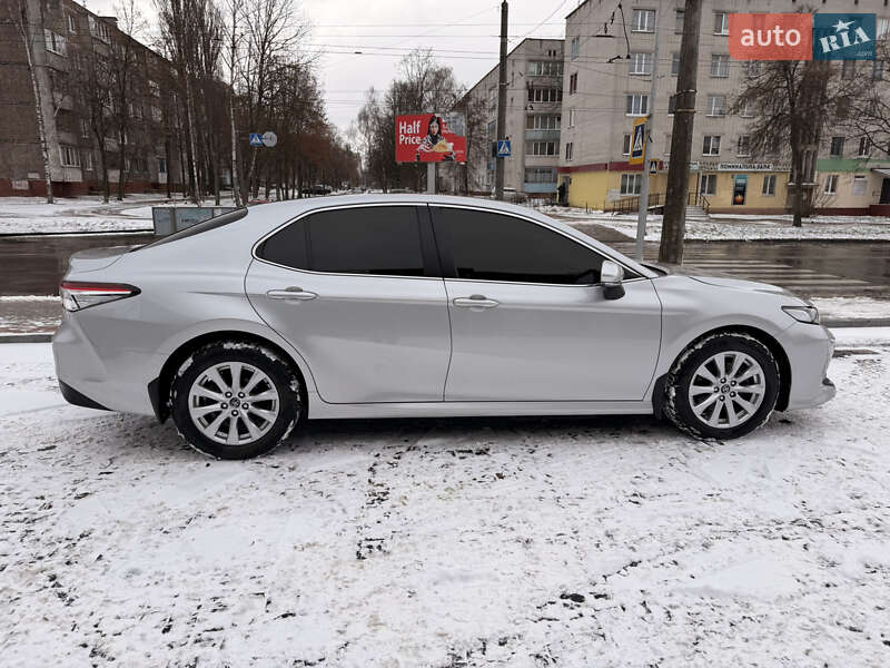 Седан Toyota Camry 2019 в Чернігові