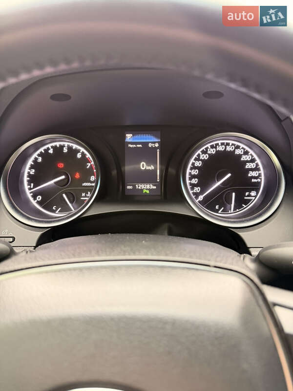 Седан Toyota Camry 2019 в Чернігові