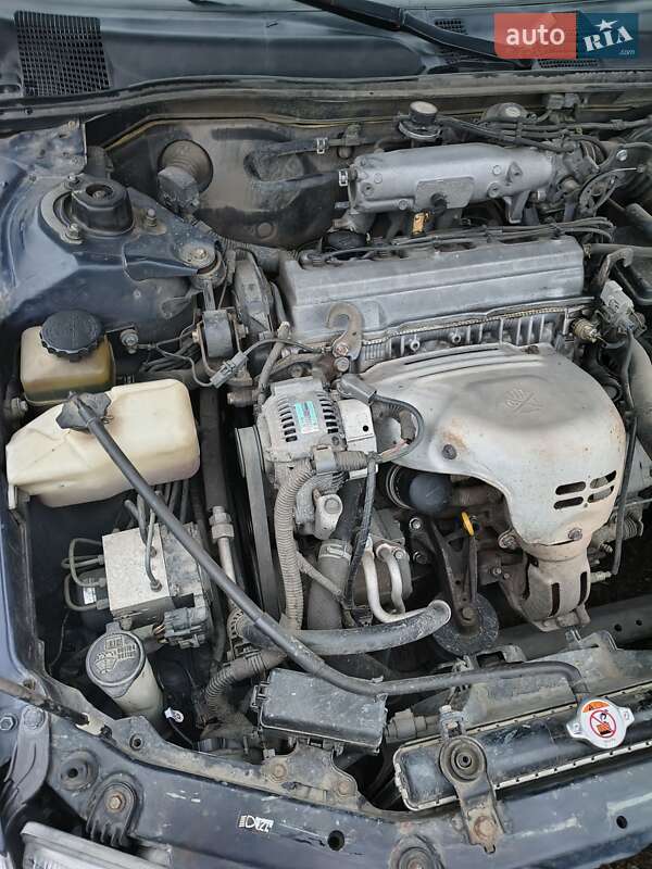 Седан Toyota Camry 1998 в Києві