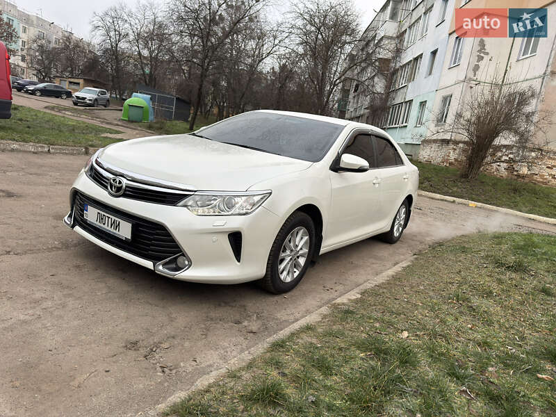 Седан Toyota Camry 2016 в Киеве