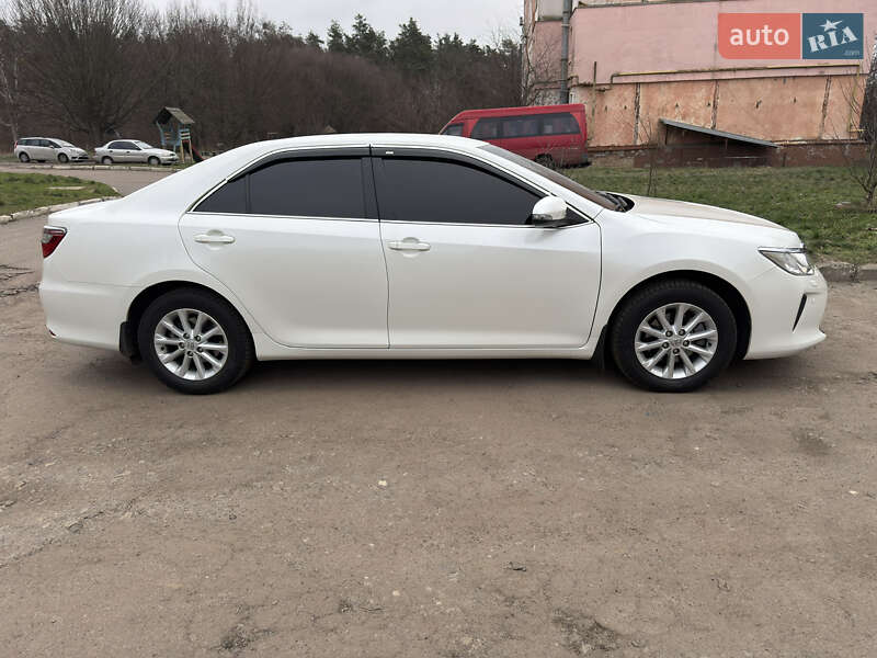 Седан Toyota Camry 2016 в Киеве