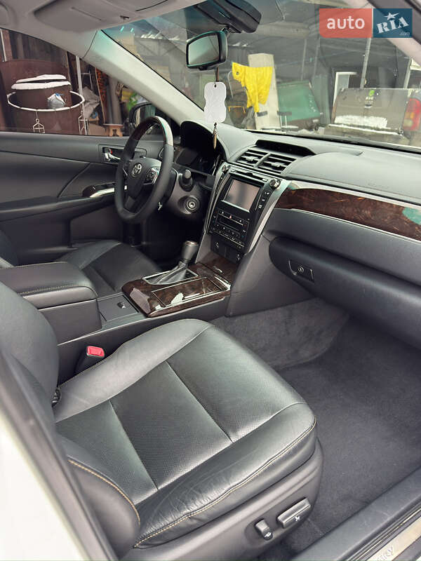 Седан Toyota Camry 2016 в Киеве