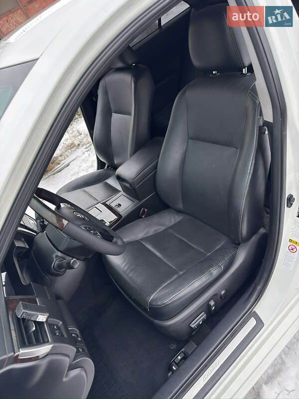 Седан Toyota Camry 2016 в Киеве