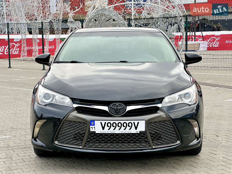 Седан Toyota Camry 2016 в Киеве